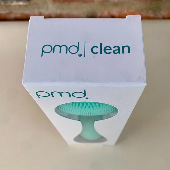 PMD Clean Smart Facial Cleansing Device, SonicGlow Technology, New in Box. - Picture 5 of 11